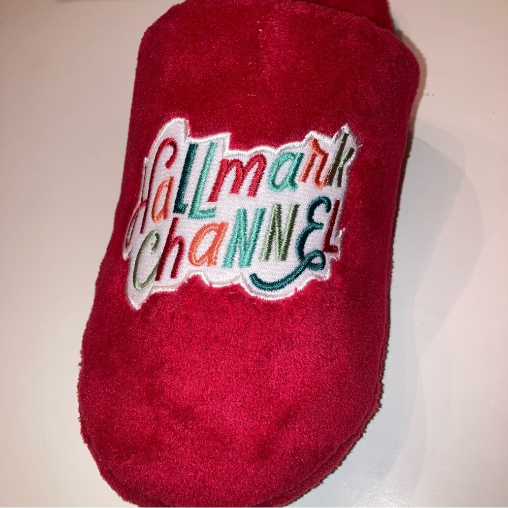 NEW Hallmark Red Women's Slippers Cozy Christmas Holiday Shoes 7 - Picture 3 of 16